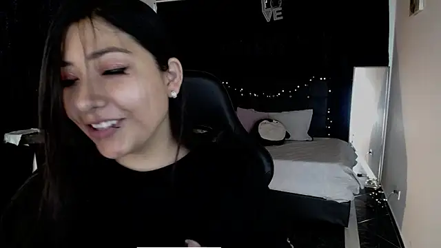 Mia 1120 online show from 09.10.25