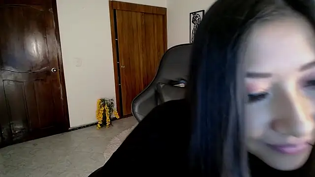 Mia 1120 online show from 10.24.25