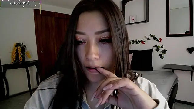 Mia 1120 online show from 11.05.25