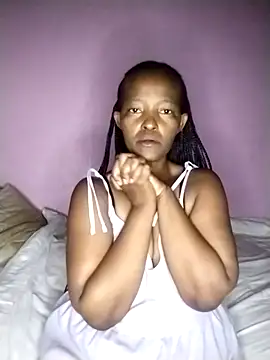 Snapshot of curvyyyyBabe chatting on 11.29.25 curvyyyyBabe online show from 11.29.25