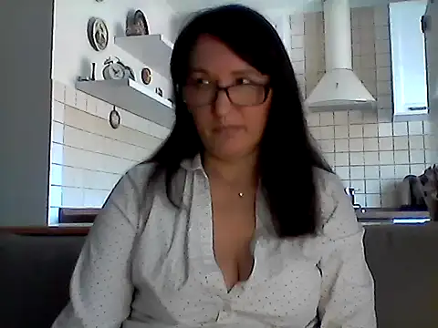Snapshot of Elena48324 chatting on 05.24.26 Elena48324 online show from 05.24.26