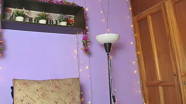 Dafne Mel online show from 10.30.25