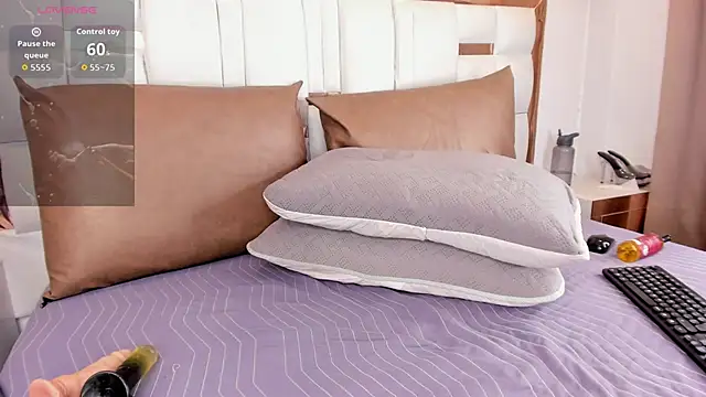 Skylar Smith  online show from 04.01.26