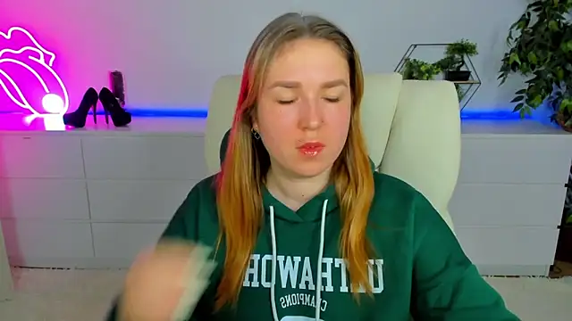 Snapshot of Sofii_darling chatting on 02.19.26 Sofii darling online show from 02.19.26