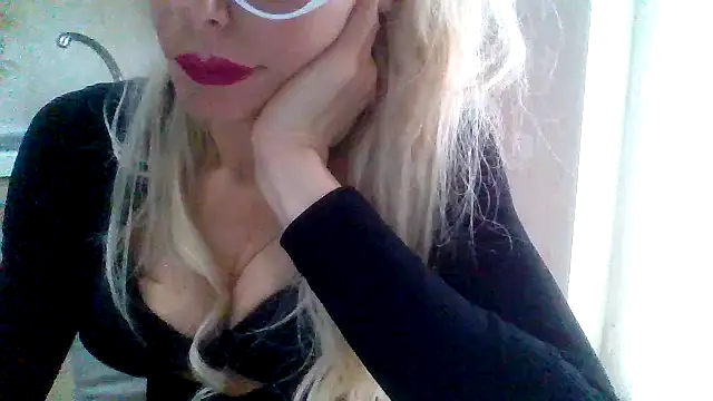 Snapshot of Kelly80 chatting on 04.22.26 Kelly80 online show from 04.22.26