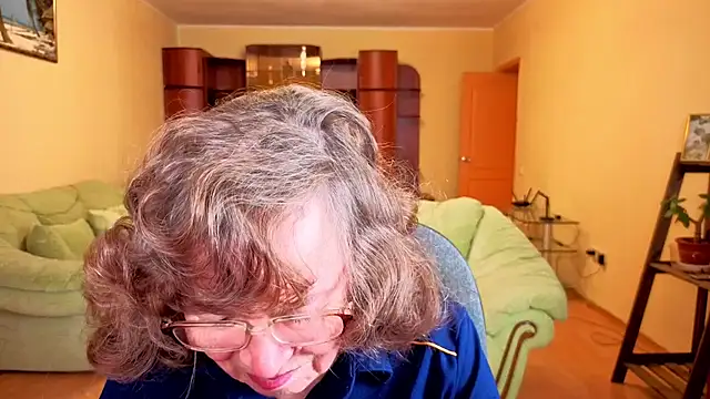 Snapshot of Betty_Brick chatting on 12.02.25 Betty Brick online show from 12.02.25