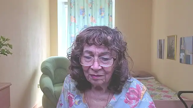 Snapshot of Betty_Brick chatting on 04.26.26 Betty Brick online show from 04.26.26