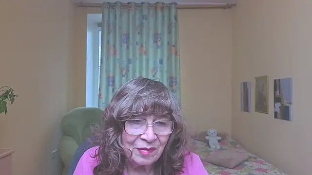 Snapshot of Betty_Brick chatting on 05.07.26 Betty Brick online show from 05.07.26