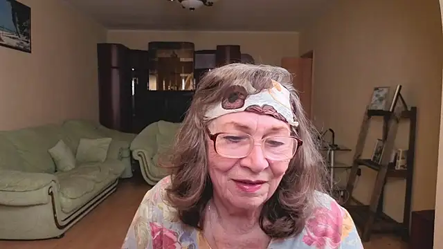 Snapshot of Betty_Brick chatting on 05.17.26 Betty Brick online show from 05.17.26