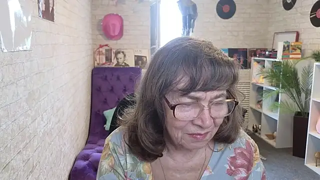 Snapshot of Betty_Brick chatting on 05.19.26 Betty Brick online show from 05.19.26