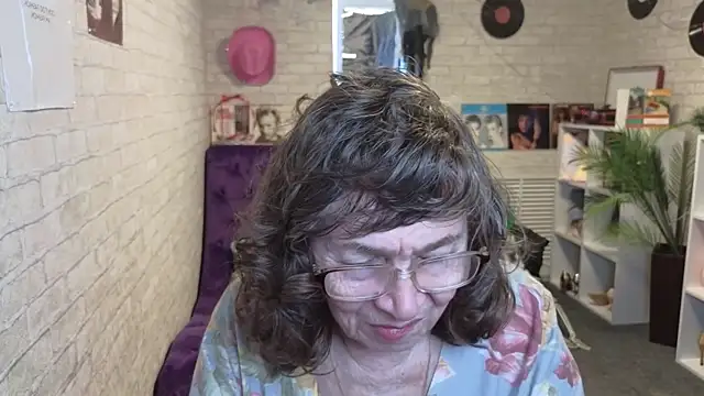 Snapshot of Betty_Brick chatting on 05.20.26 Betty Brick online show from 05.20.26