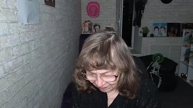 Snapshot of Betty_Brick chatting on 05.22.26 Betty Brick online show from 05.22.26