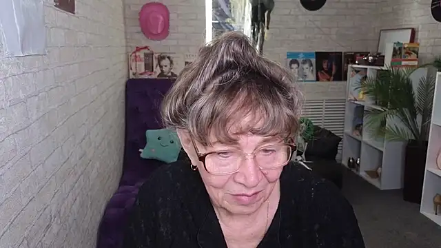 Snapshot of Betty_Brick chatting on 05.24.26 Betty Brick online show from 05.24.26