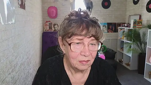 Snapshot of Betty_Brick chatting on 05.25.26 Betty Brick online show from 05.25.26
