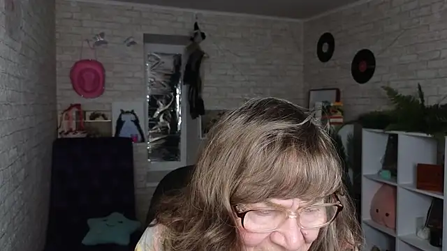 Snapshot of Betty_Brick chatting on 05.26.26 Betty Brick online show from 05.26.26