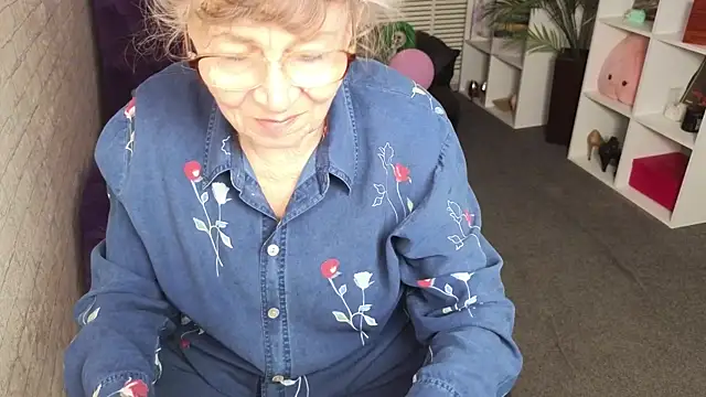 Snapshot of Betty_Brick chatting on 05.27.26 Betty Brick online show from 05.27.26