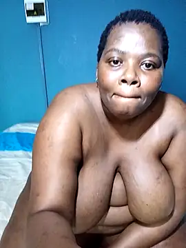 Snapshot of CuteHugeAxx chatting on 10.29.25 CuteHugeAxx online show from 10.29.25