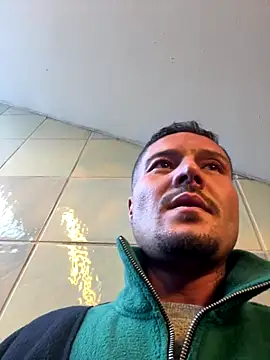 Snapshot of OfferedTearing chatting on 09.23.25 OfferedTearing online show from 09.23.25