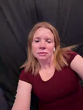 Snapshot of JulieHolliday chatting on 05.16.26 JulieHolliday online show from 05.16.26