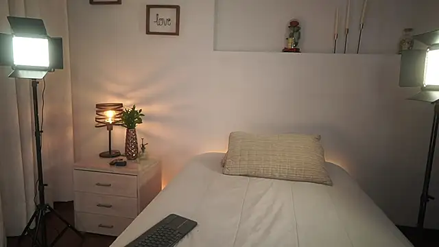 Snapshot of ximena_cortez_03 chatting on 06.23.26 ximena cortez 03 online show from 06.23.26