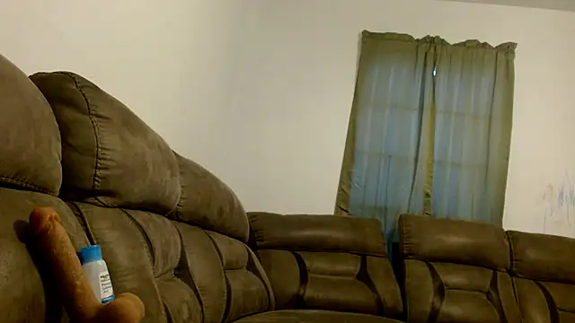 Snapshot of carlithefreak chatting on 02.23.25 carlithefreak online show from 02.23.25