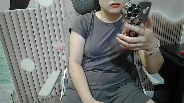 Snapshot of Emachiii chatting on 09.09.25 Emachiii online show from 09.09.25