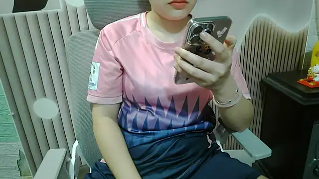 Snapshot of Emachiii chatting on 09.23.25 Emachiii online show from 09.23.25