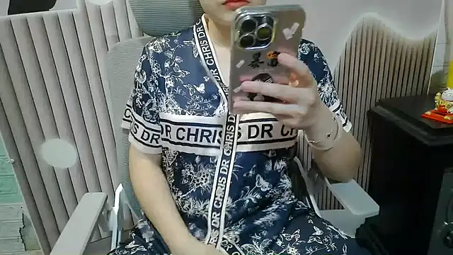 Snapshot of Emachiii chatting on 09.26.25 Emachiii online show from 09.26.25