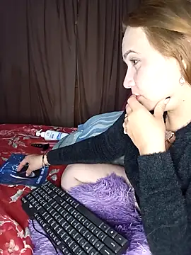 Snapshot of Bby_Zicast chatting on 11.13.25 Bby Zicast online show from 11.13.25