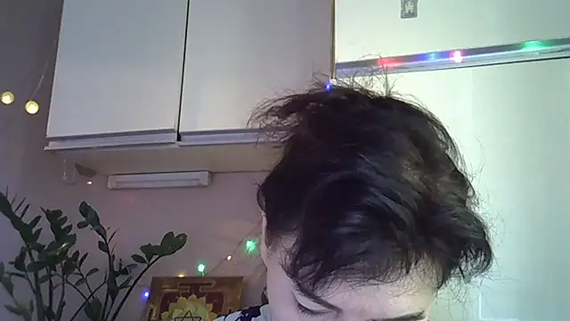 Krystal 82 online show from 10.21.25