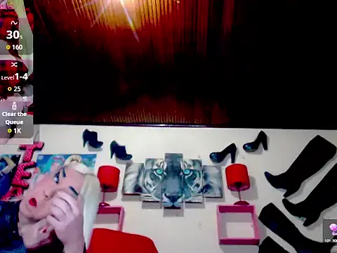 Snapshot of blondehot5v chatting on 09.23.25 blondehot5v online show from 09.23.25