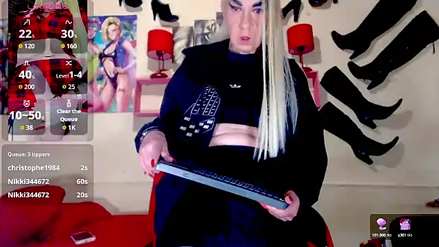 Snapshot of blondehot5v chatting on 10.11.25 blondehot5v online show from 10.11.25