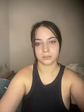 Snapshot of Bella__Booty chatting on 10.19.25 Bella  Booty online show from 10.19.25