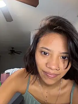 Snapshot of Nia_Desire chatting on 06.11.26 Nia Desire online show from 06.11.26