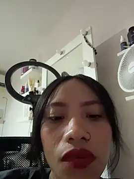 Nia Desire online show from 08.03.26