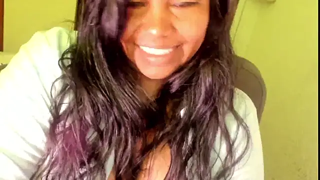 Snapshot of ebonylouissexyhot chatting on 10.17.25 ebonylouissexyhot online show from 10.17.25