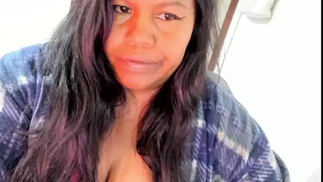 Snapshot of ebonylouissexyhot chatting on 11.07.25 ebonylouissexyhot online show from 11.07.25