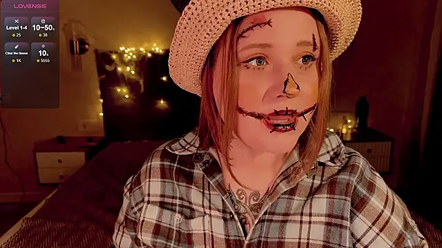 Snapshot of NaomiRey1 chatting on 10.31.25 NaomiRey1 online show from 10.31.25