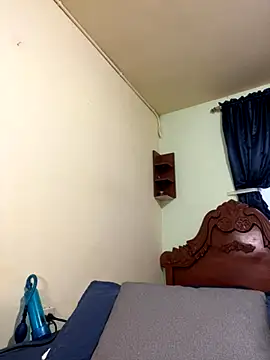 Snapshot of MaxDell chatting on 09.20.25 MaxDell online show from 09.20.25