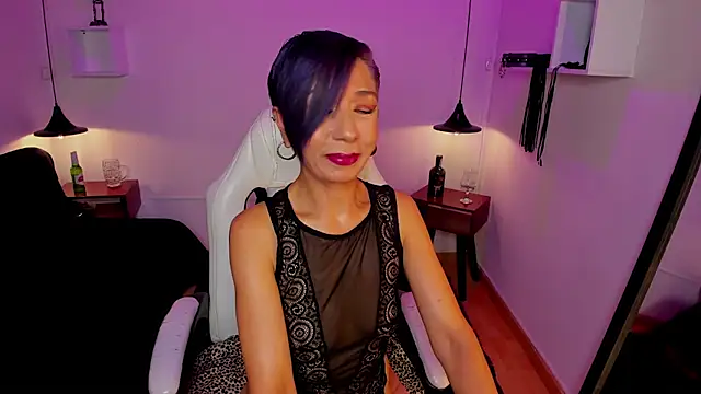 Snapshot of Trinityy__ chatting on 05.27.26 Trinityy online show from 05.27.26