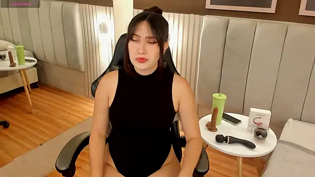 Skyyle  online show from 04.23.26
