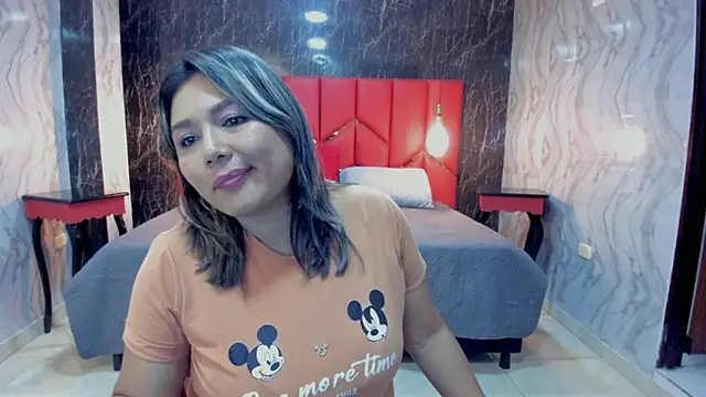 LatinaHoleQueen online show from 11.17.25