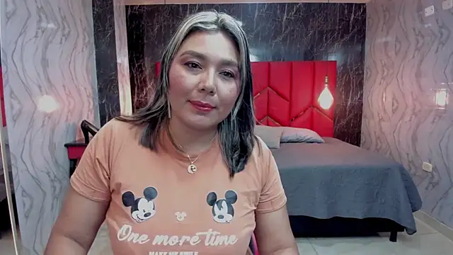 LatinaHoleQueen online show from 05.19.26