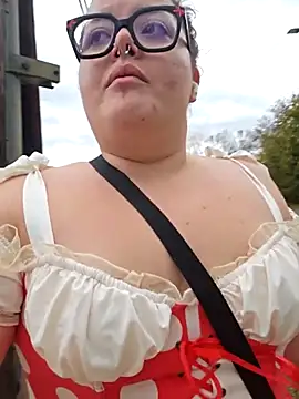 nuttiebuddy1 online show from 10.31.25