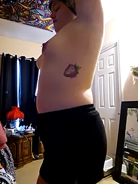 nuttiebuddy1 online show from 12.05.25