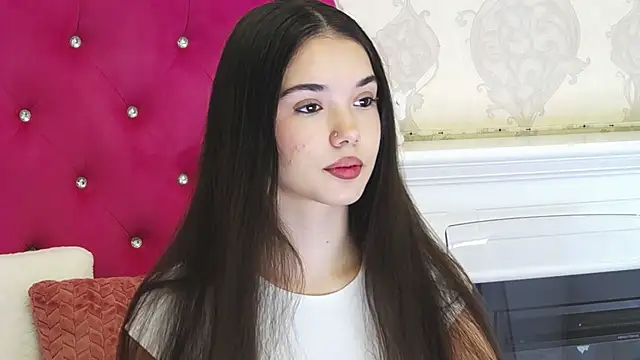 Snapshot of AlexisDevine chatting on 04.29.26 AlexisDevine online show from 04.29.26