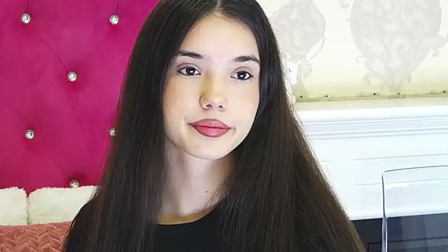 Snapshot of AlexisDevine chatting on 06.18.26 AlexisDevine online show from 06.18.26