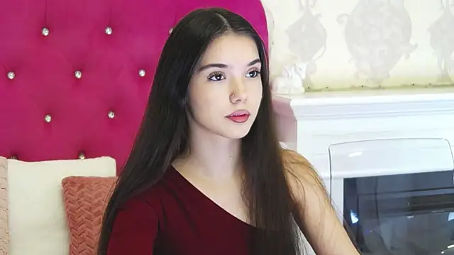 Snapshot of AlexisDevine chatting on 06.19.26 AlexisDevine online show from 06.19.26
