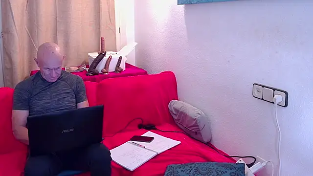 Snapshot of IvonneAndDom chatting on 02.18.26 IvonneAndDom online show from 02.18.26