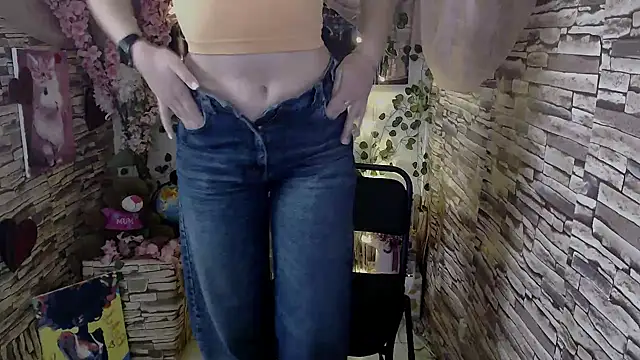 Amanda Bright  online show from 10.08.25